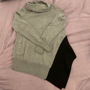 Turtle neck color block sweater